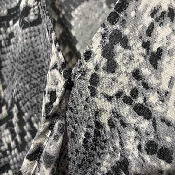 L Love Semi Sheer Snake Print Crossover Blouse Bell Sleeves Office Size Large - Picture 6 of 16